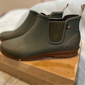 Women's rain booties